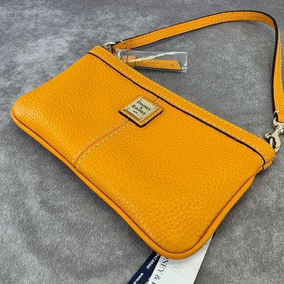 Dooney & Bourke Pebble Grain Large Wristlet Pouch Bag New with Tags - Picture 4 of 8